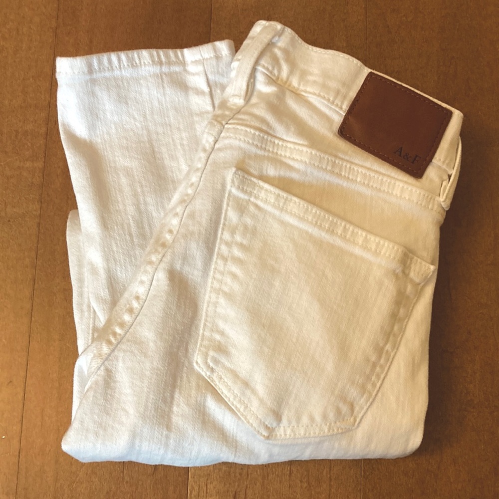 Abercrombie & Fitch white skinny jeans